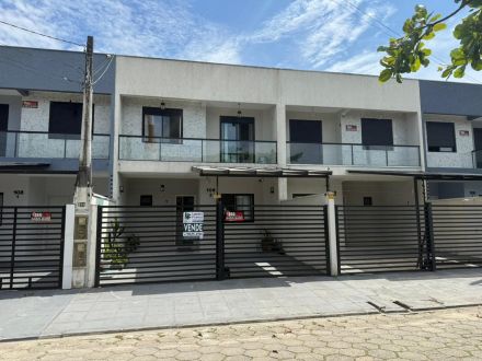 SO116 - SOBRADO GEMINADO COM PISCINA