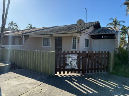 REF. CA0171 - EXCELENTE CASA ESQUINA SAINT ETIENNE - FINANCIE