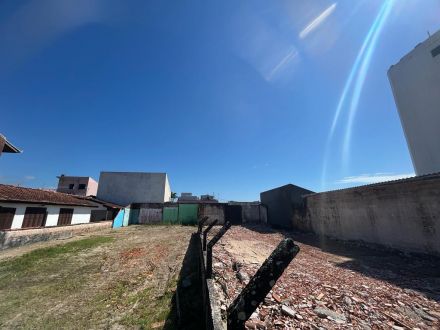TE056 - TERRENO 600 M², APENAS 30 METROS DA PRAIA - PRAIA GRANDE