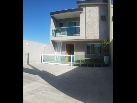 SOBRADO ALTO PADRÃO COM PISCINA